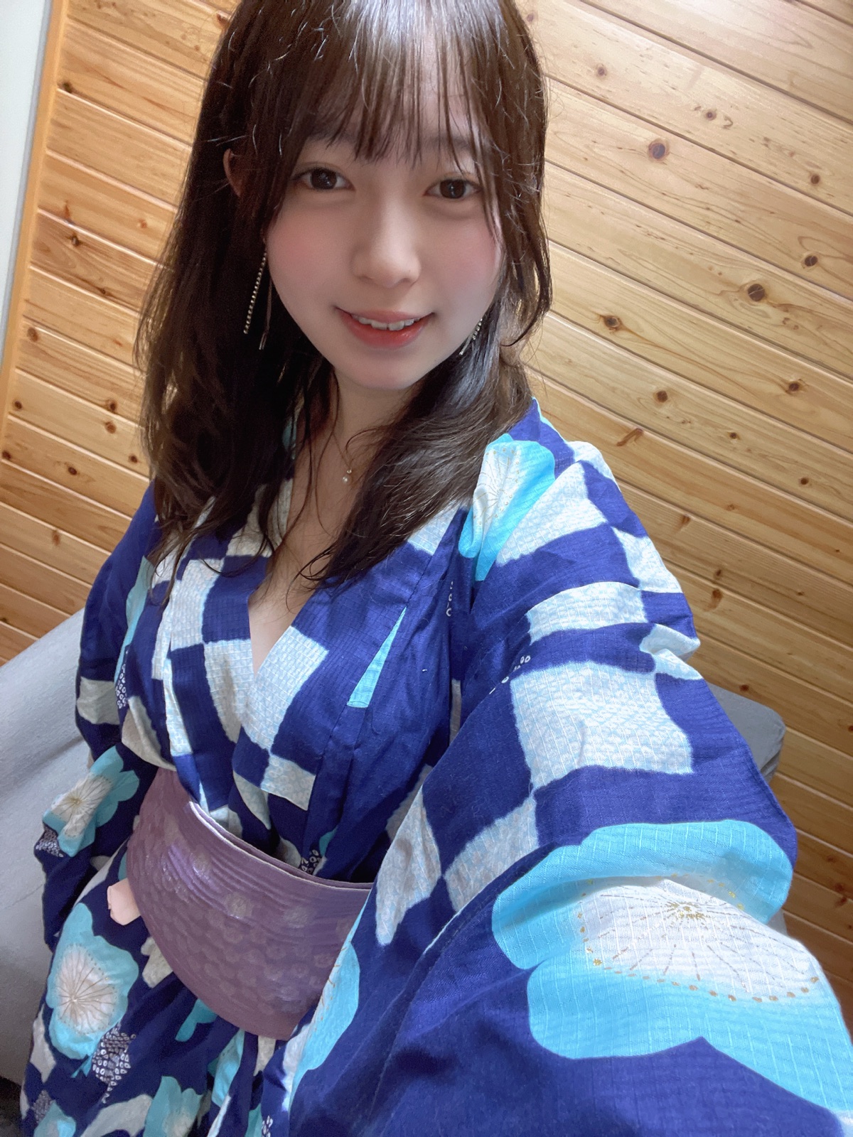 浴衣姿で微笑むあん